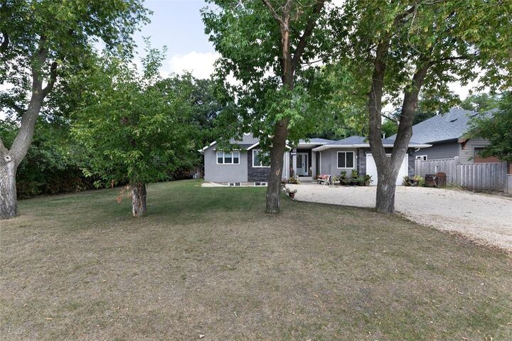 Property Photo:  245 Maple Avenue  MB R5G 1J1 