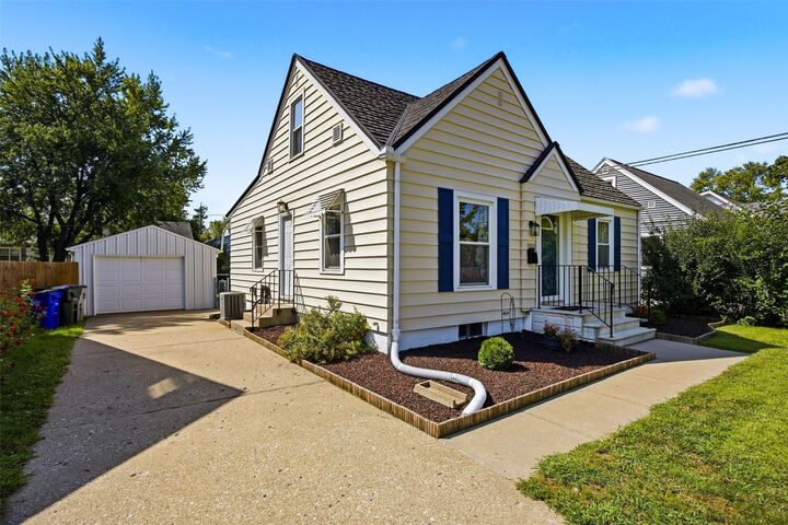 Property Photo:  3223 Soutter Avenue SE  IA 52403 