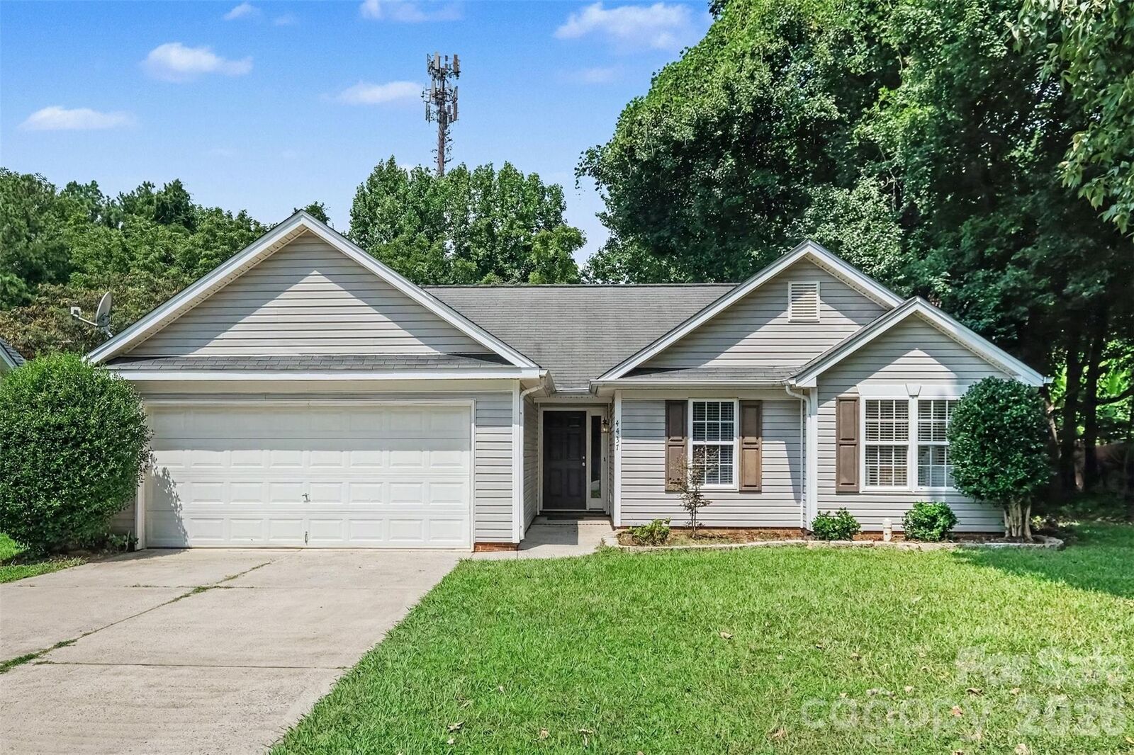 Property Photo: 4437 Craven Hill Drive NC 28216