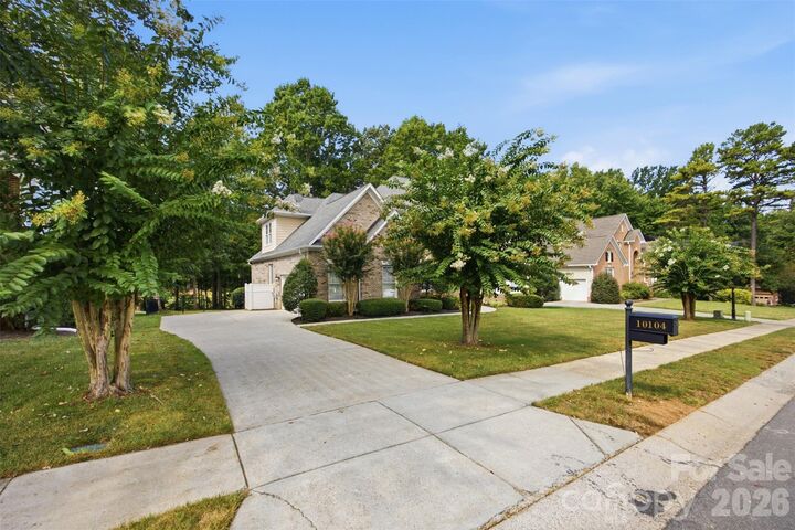 Property Photo: 10104 Devonshire Drive NC 28078