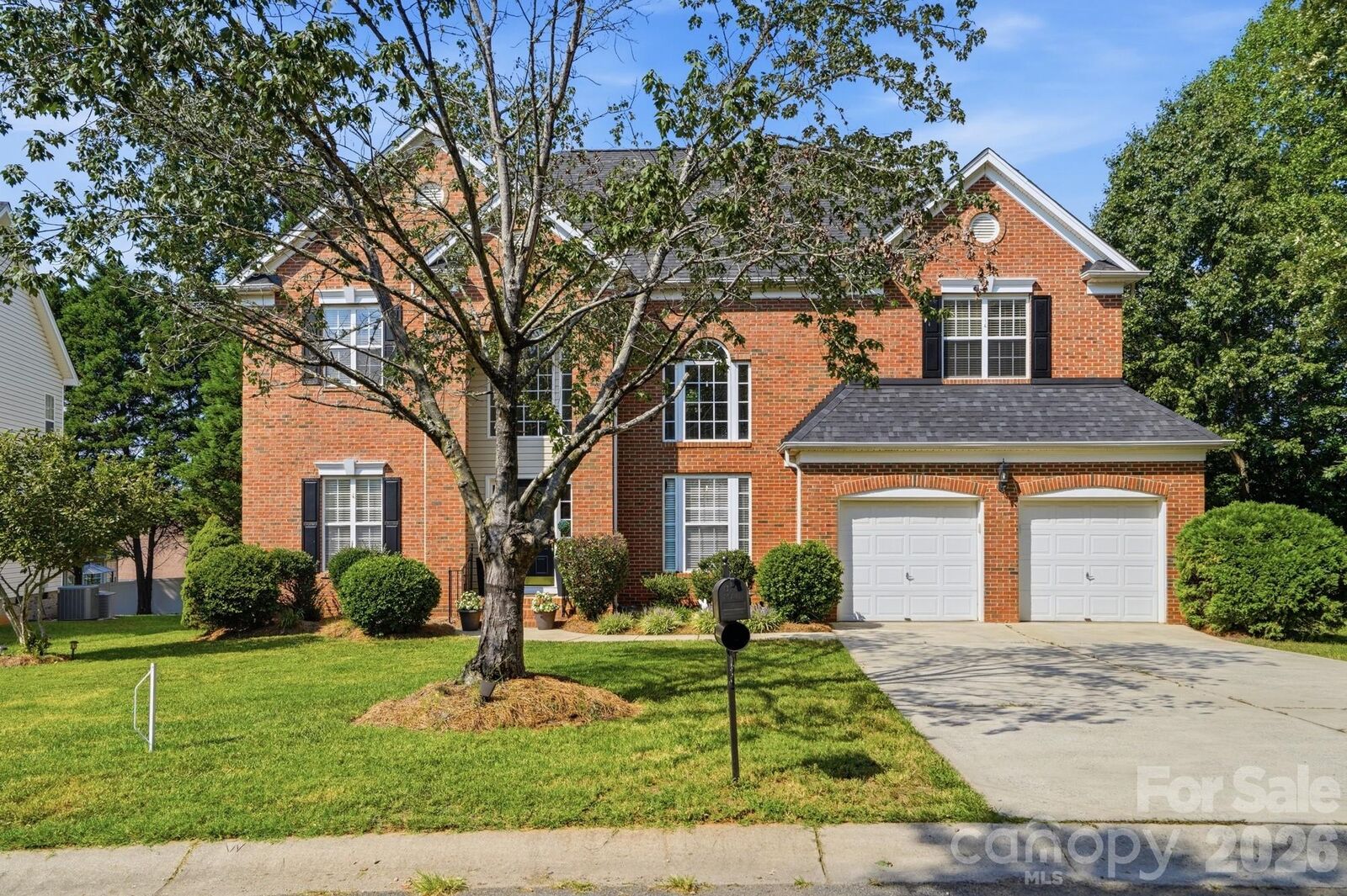 Property Photo:  12424 Tantallon Court  NC 28134 