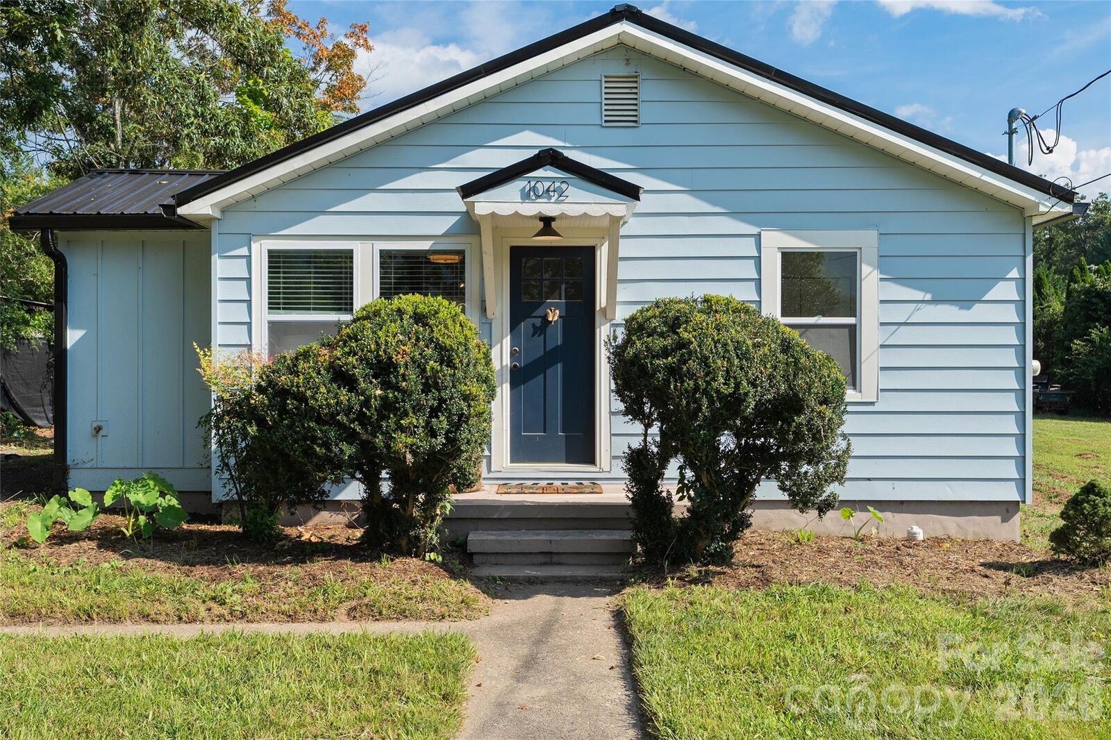 Property Photo: 1042 Old US 70 Hwy Highway NC 28711