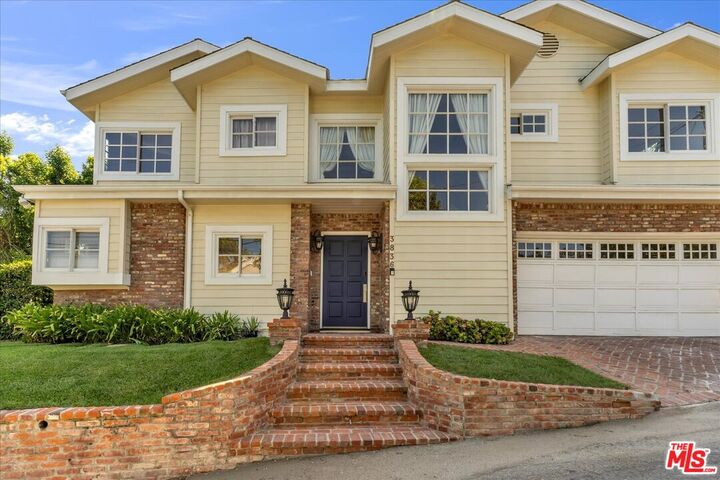 Property Photo:  3836 Glenridge Dr  CA 91423 