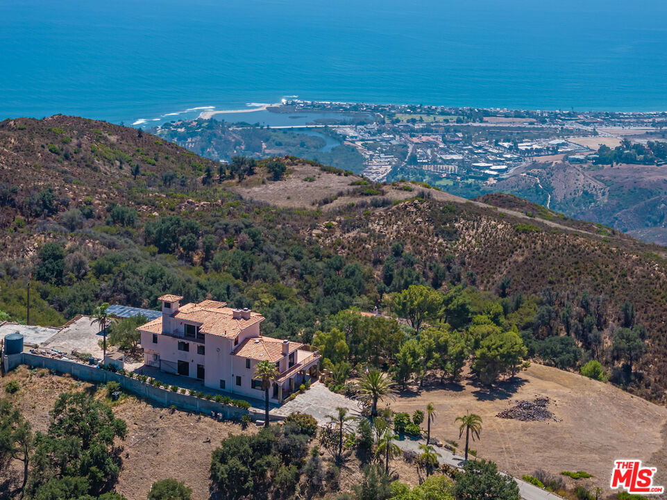 Property Photo:  140 Valle Lindo St  CA 90265 