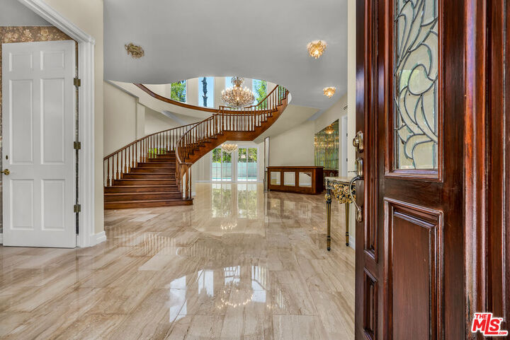 Property Photo: 5545 Aura Ave CA 91356