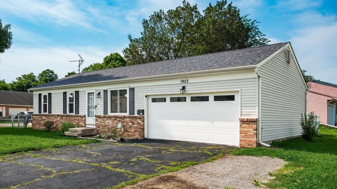 Property Photo:  1922 Reddington Road  OH 43055 