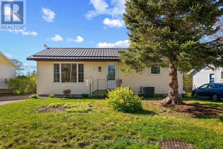 Property Photo:  5 Lasalle Drive  ON K0J 1P0 