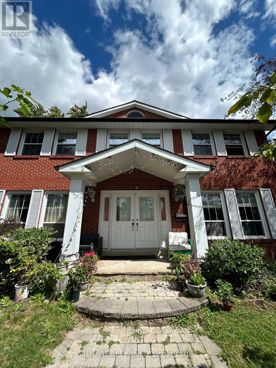Property Photo:  3 Butterfield Dr Drive  ON M3A 2L9 