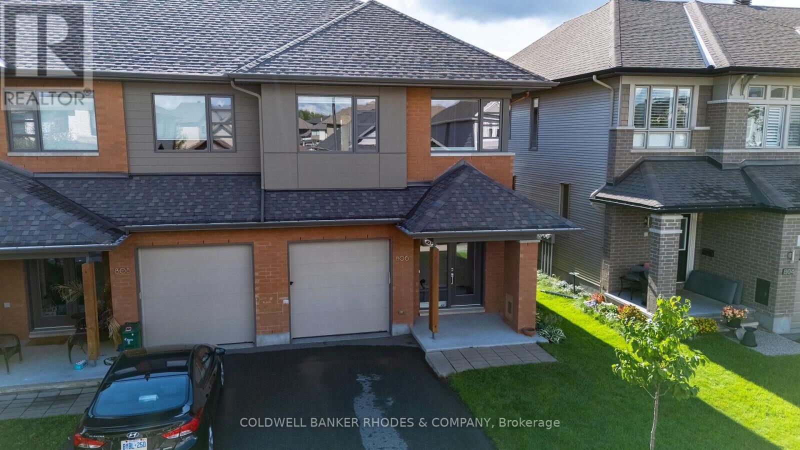 Property Photo: 806 Carnelian Crescent ON K1X 0A8