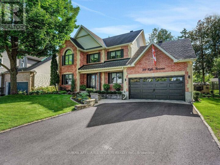 Property Photo:  39 Kyle Avenue  ON K2S 1G9 
