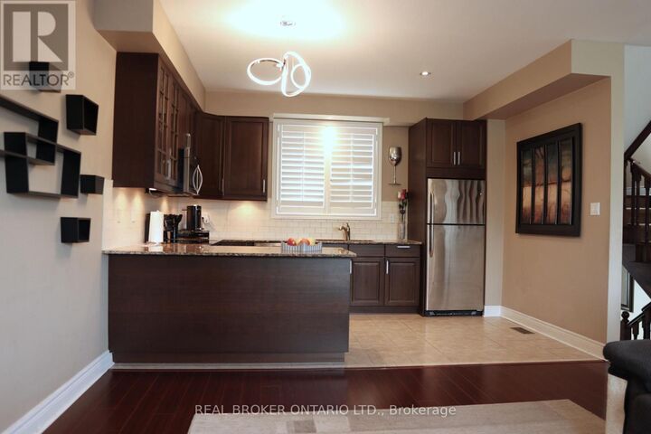 Property Photo: 215 16th Avenue 17 ON L4L 0T8