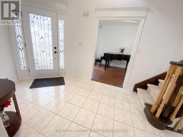 Property Photo:  76 Larratt Lane  ON L4C 0E2 