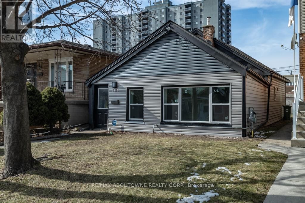 Property Photo: 131 West Avenue North ON L8L 5C4