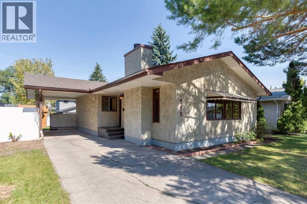 Property Photo:  249 Wascana Crescent Southeast  AB T2J 1M4 