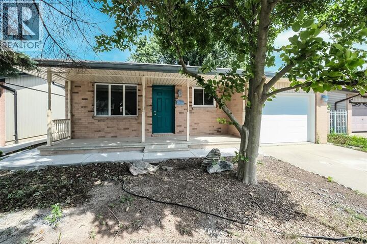 Property Photo:  3309 Aurora Drive  ON N8R 1Y9 