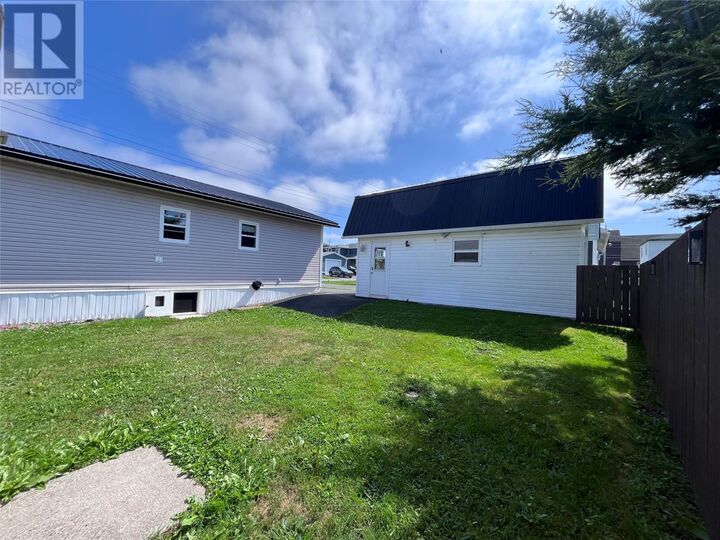 Property Photo:  43 Elizabeth Avenue  NL A0E 1W0 