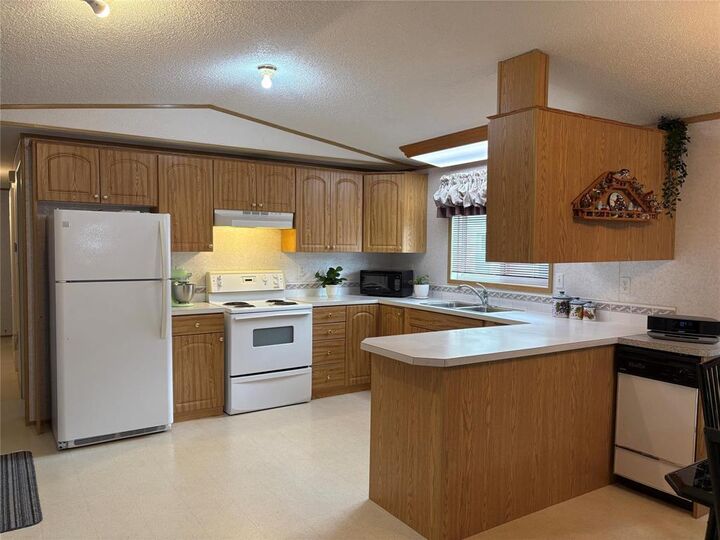Property Photo:  74 Triangle Road  MB R7N 3M9 