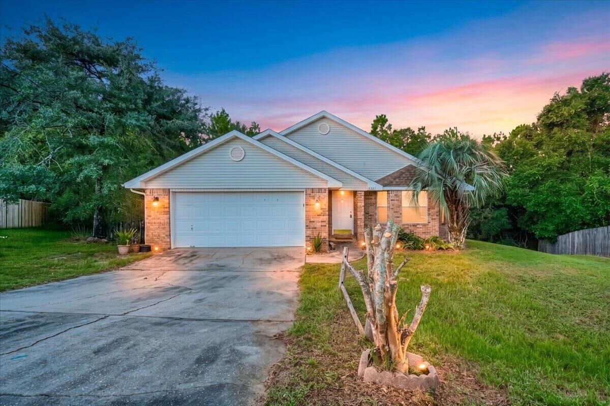 Property Photo: 5327 Whitney Court FL 32536