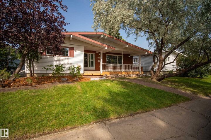 Property Photo:  11728 39 Avenue NW  AB T6J 0M9 