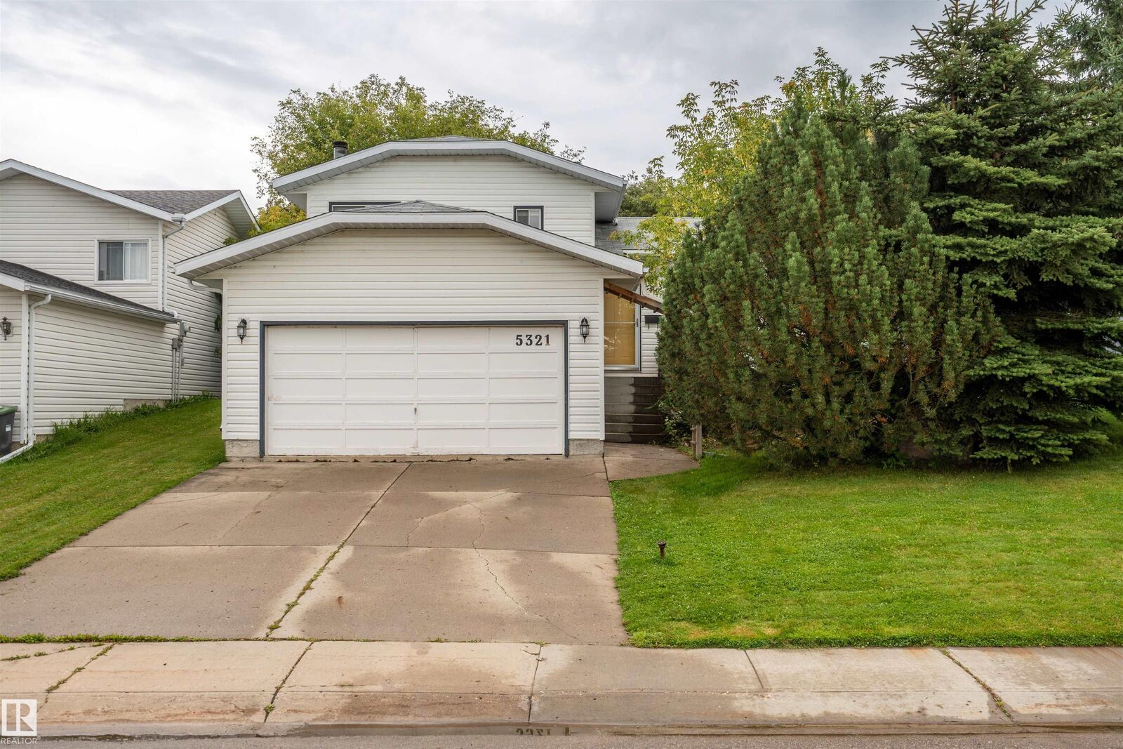 Property Photo:  5321 43 Street  AB T9M 2A3 
