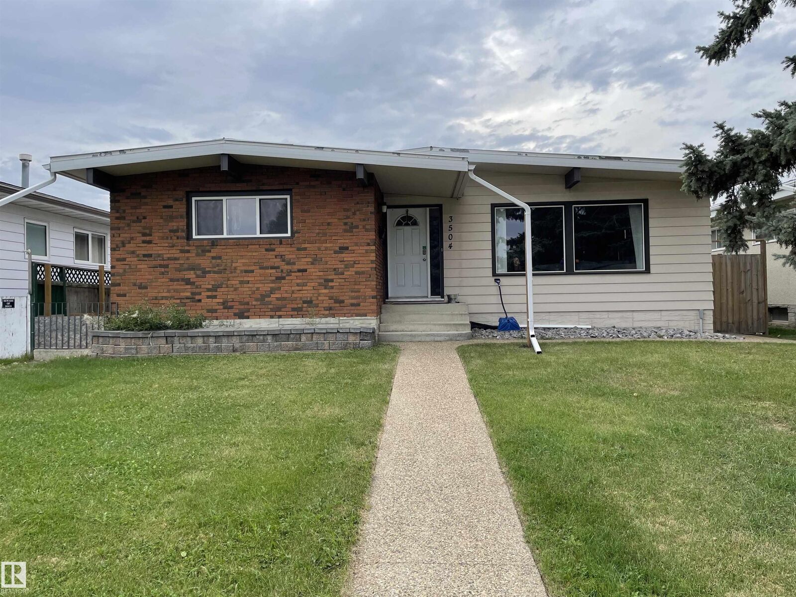 Property Photo:  3504 106 Street NW  AB T6J 1A4 