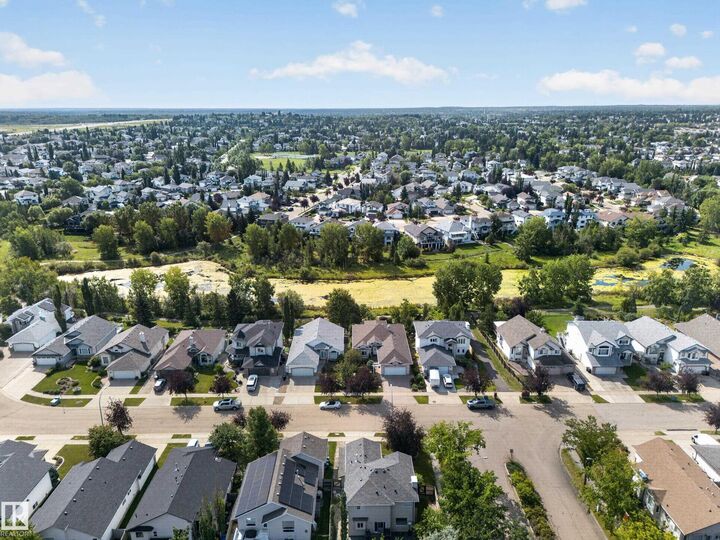 Property Photo:  40 Meadowview Point(E)  AB T8H 2E8 