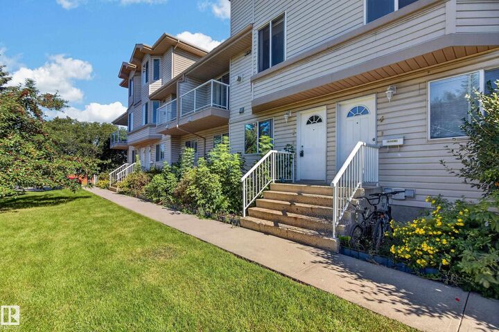 Property Photo:  2505 42 Street NW 3  AB T6L 7G8 