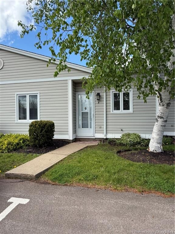 Property Photo:  84 Seaman Street 5  NB E1A 4B6 