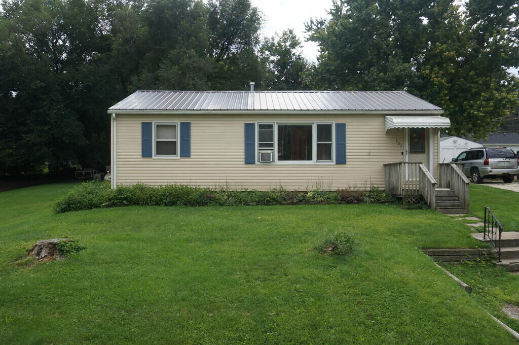 Property Photo:  127 Avenue C  IA 50501 