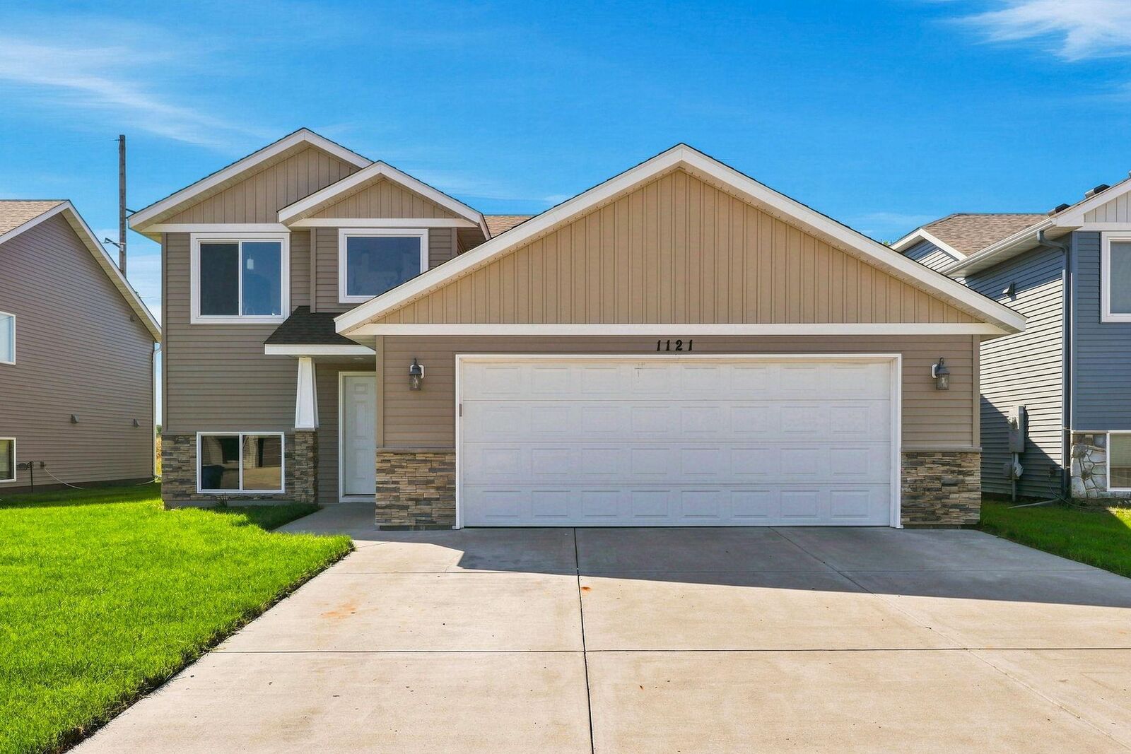 Property Photo:  1121 Yellowstone Avenue  MN 56303 