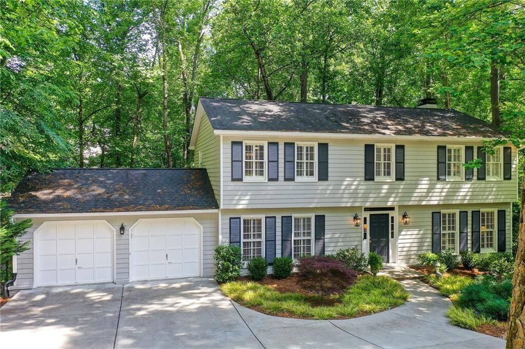 Property Photo: 635 Winding Creek Court GA 30328