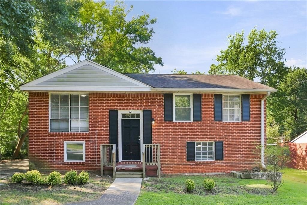 Property Photo:  221 Whipporwill Way  GA 30274 