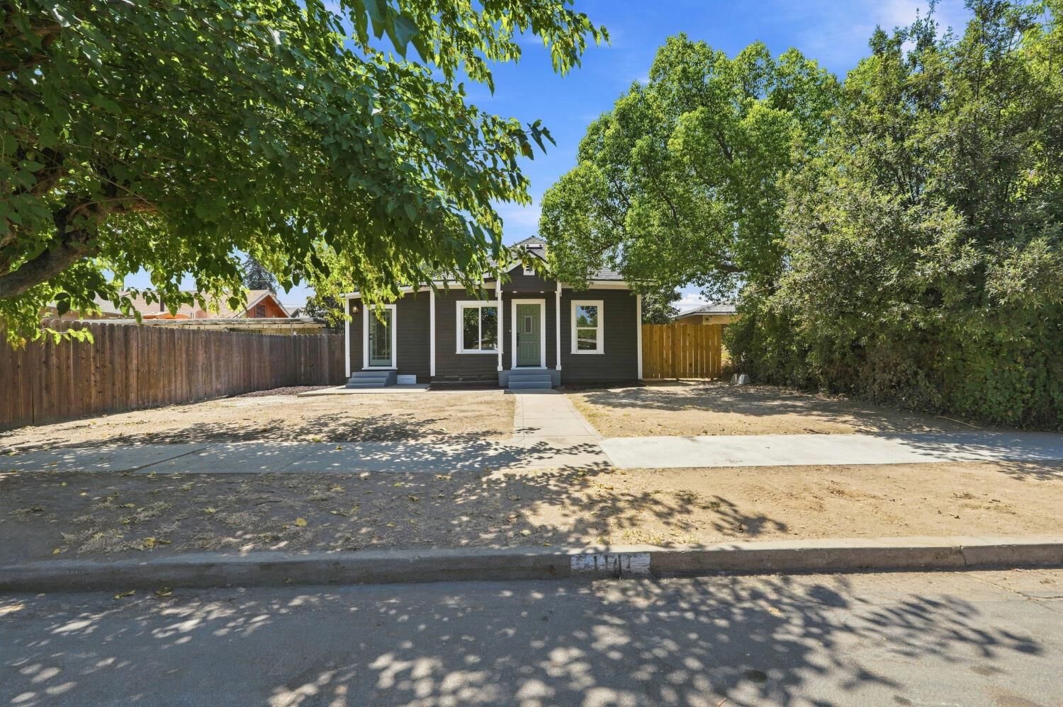 Property Photo:  1145 D Street  CA 93654 