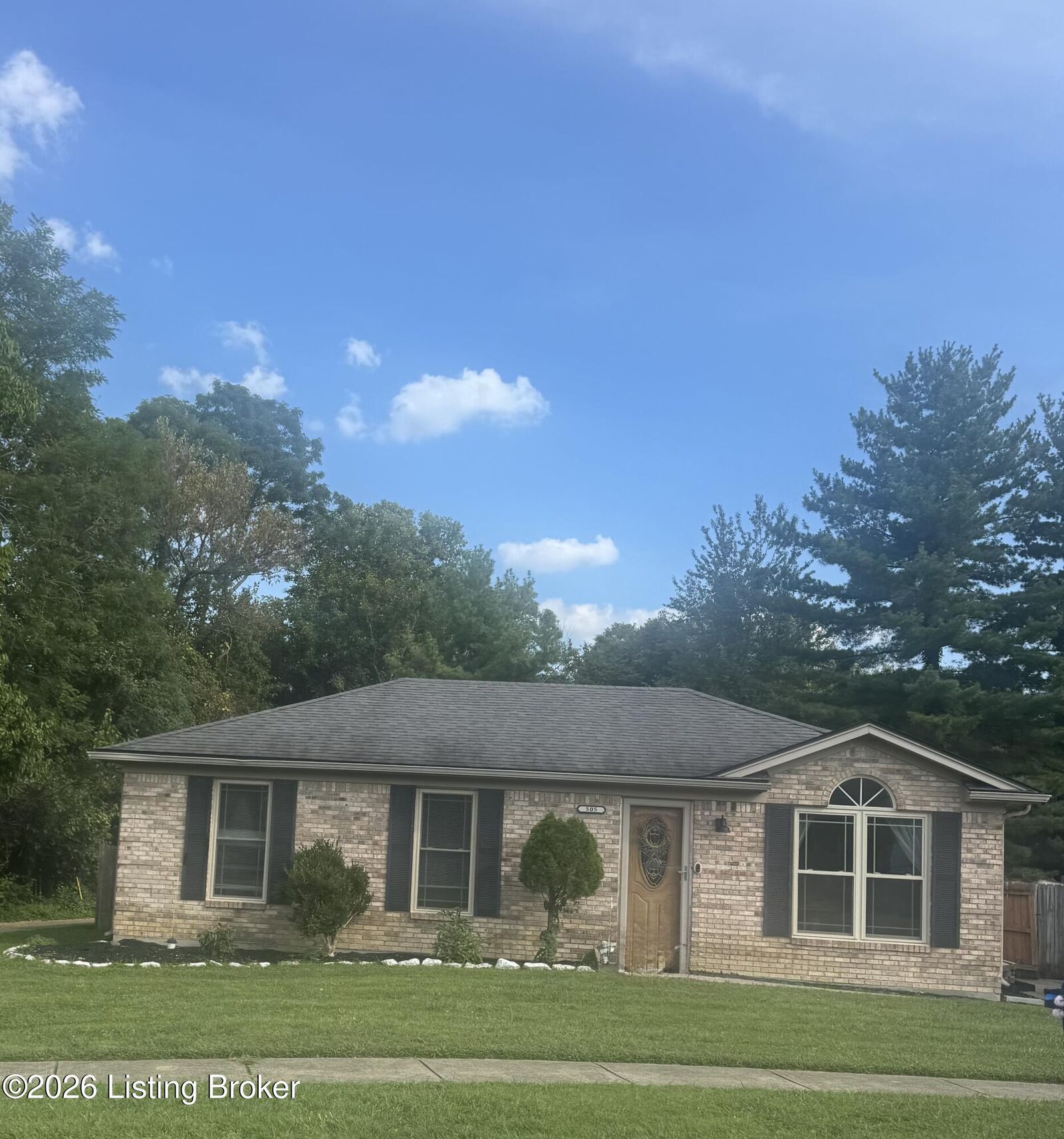 Property Photo:  505 Oak Leaf Dr  KY 40031 