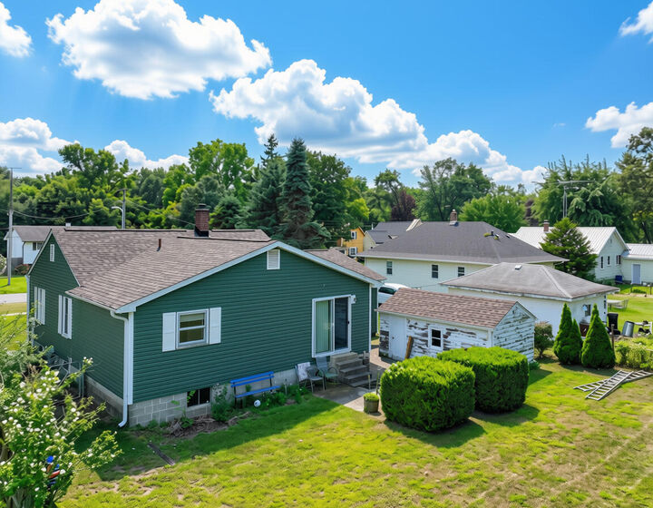 Property Photo: 803 E Lake Street IN 46534
