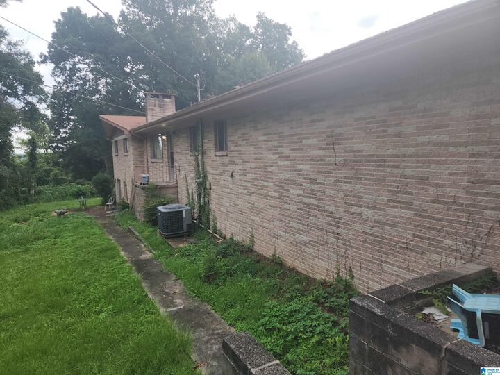 Property Photo:  814 Skyline Circle  AL 35020 