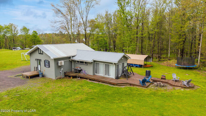 Property Photo:  1425 Meeker Road  PA 18612 