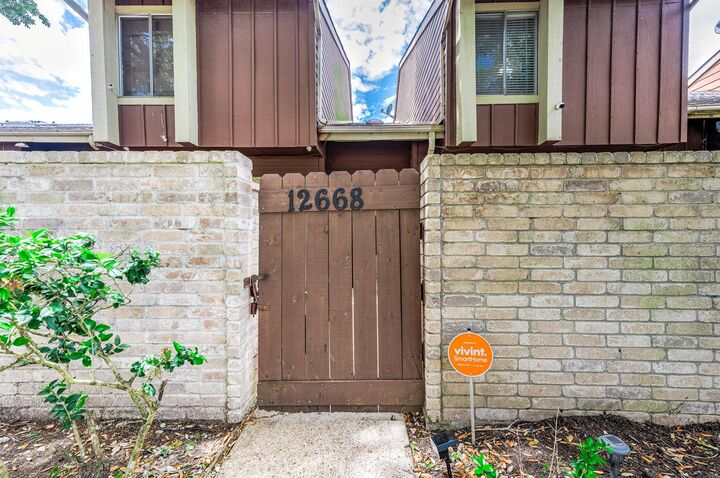 Property Photo: 12668 Newbrook Drive 495 TX 77072