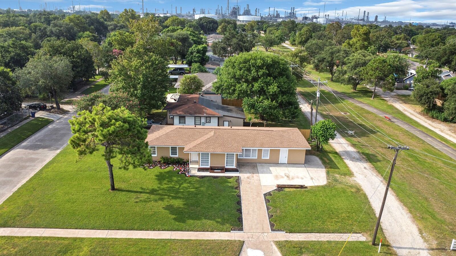 Property Photo:  1603 5th Avenue N  TX 77590 