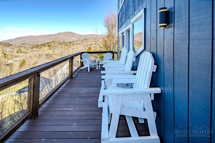 Property Photo: 270 Elk Hill Drive NC 28604