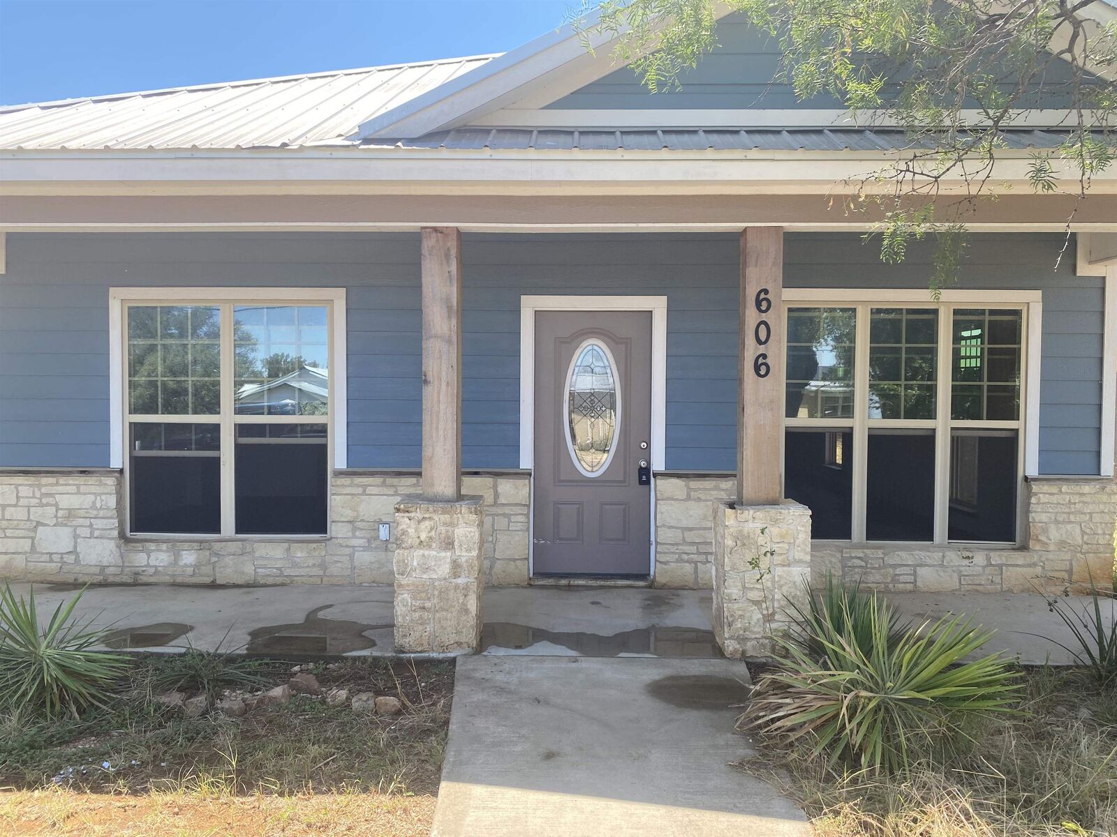 Property Photo: 606 W Ollie TX 78643