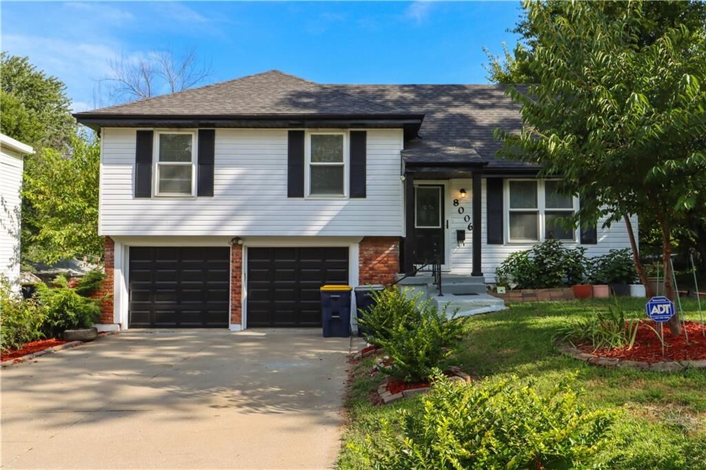 Property Photo: 8006 E 105th Street MO 64134