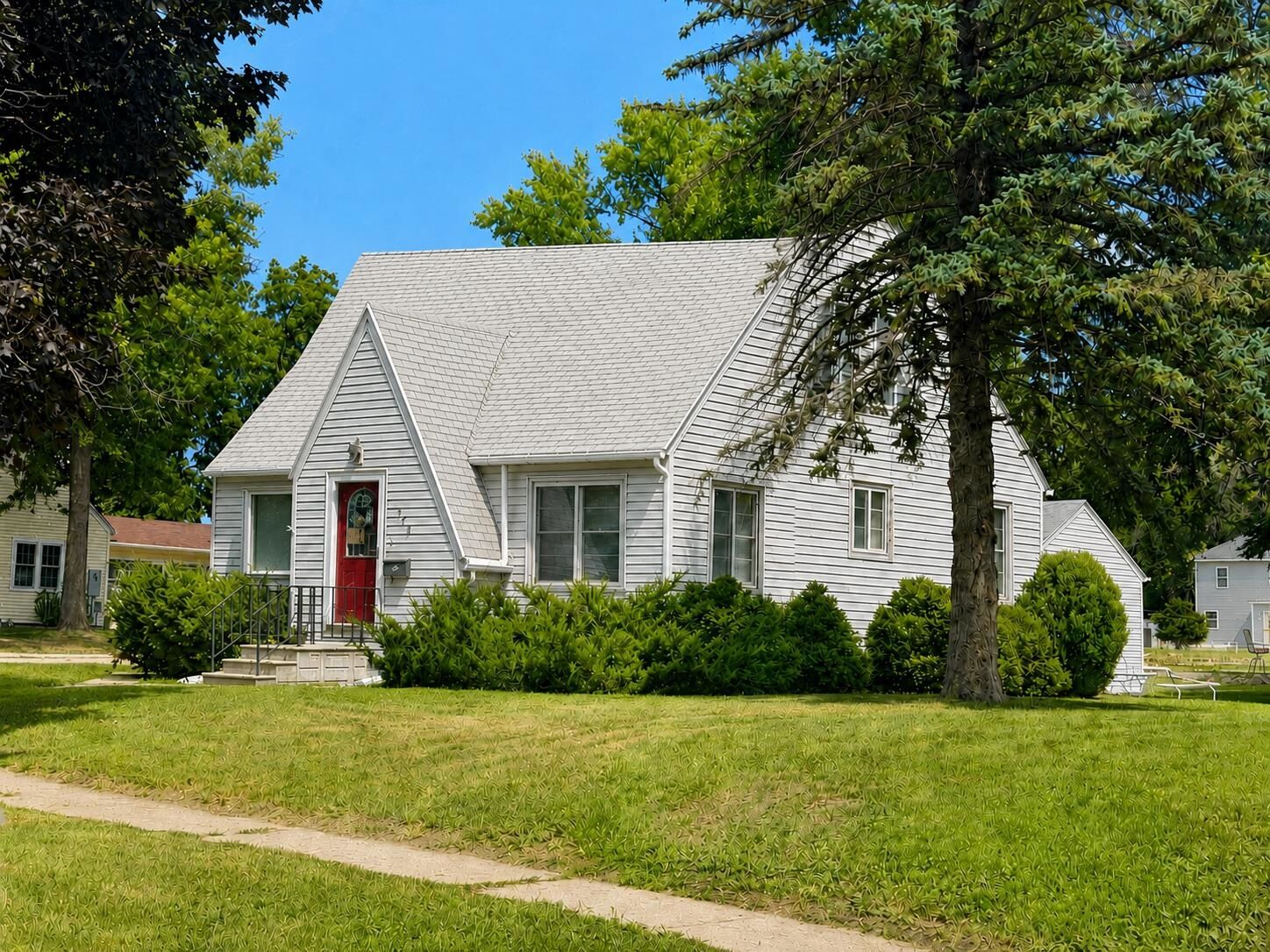 Property Photo: 220 N 12 Street IA 51334