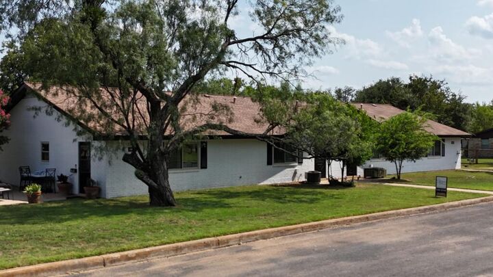 Property Photo:  1405 N Crockett Dr  TX 78624 