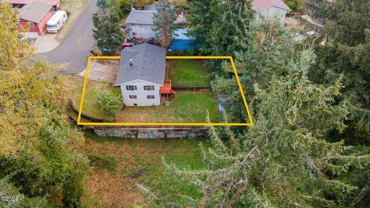 Property Photo: 457 NW 12th Place OR 97391