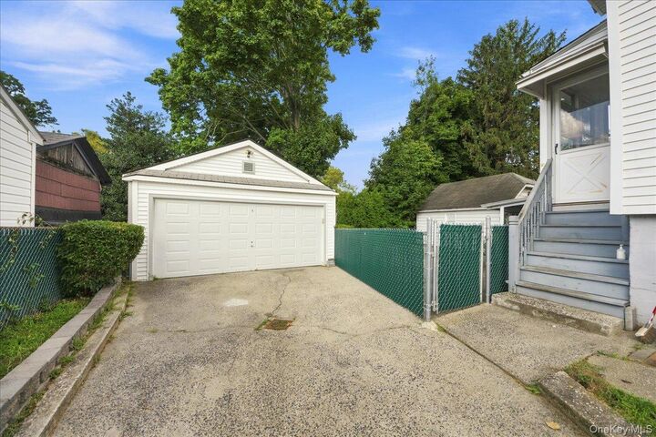 Property Photo:  860 Hollywood Avenue  NY 10465 