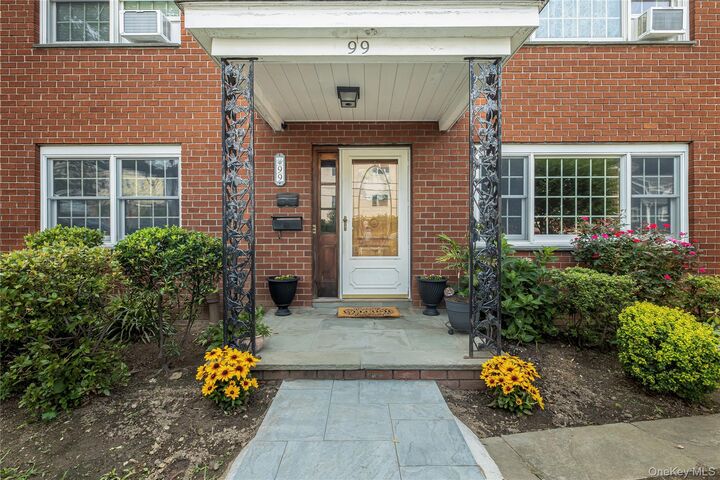 Property Photo:  99 Clarendon Avenue  NY 10701 