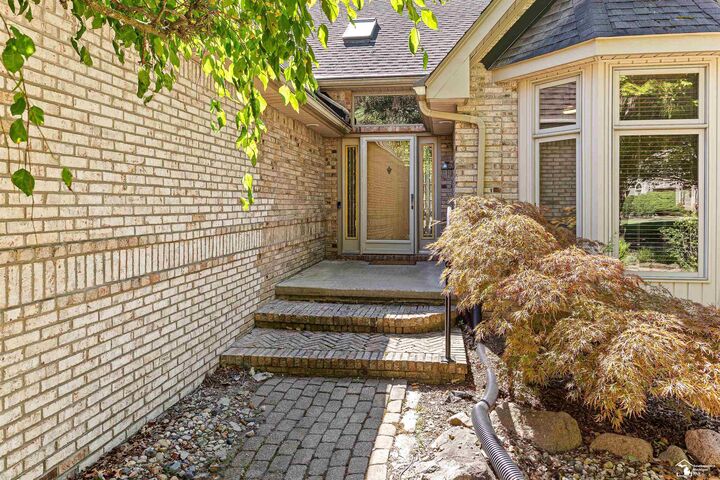Property Photo:  2534 Farmdale  MI 48314 