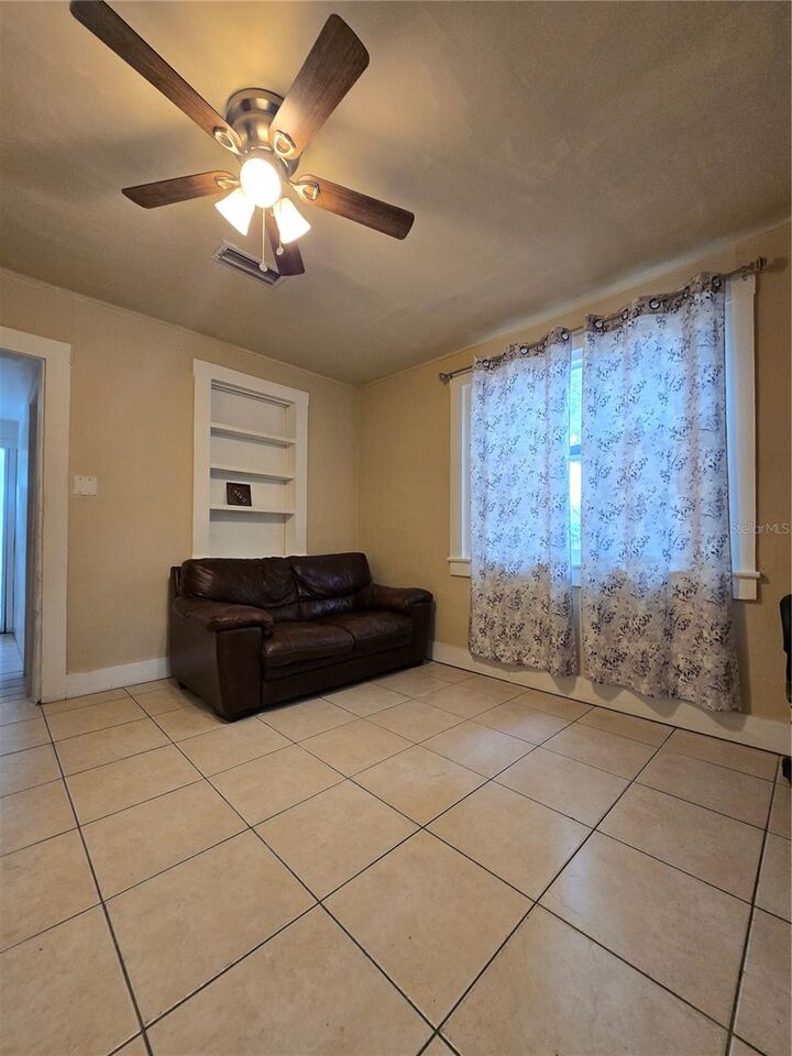 Property Photo: 1015 W Humphrey Street FL 33604