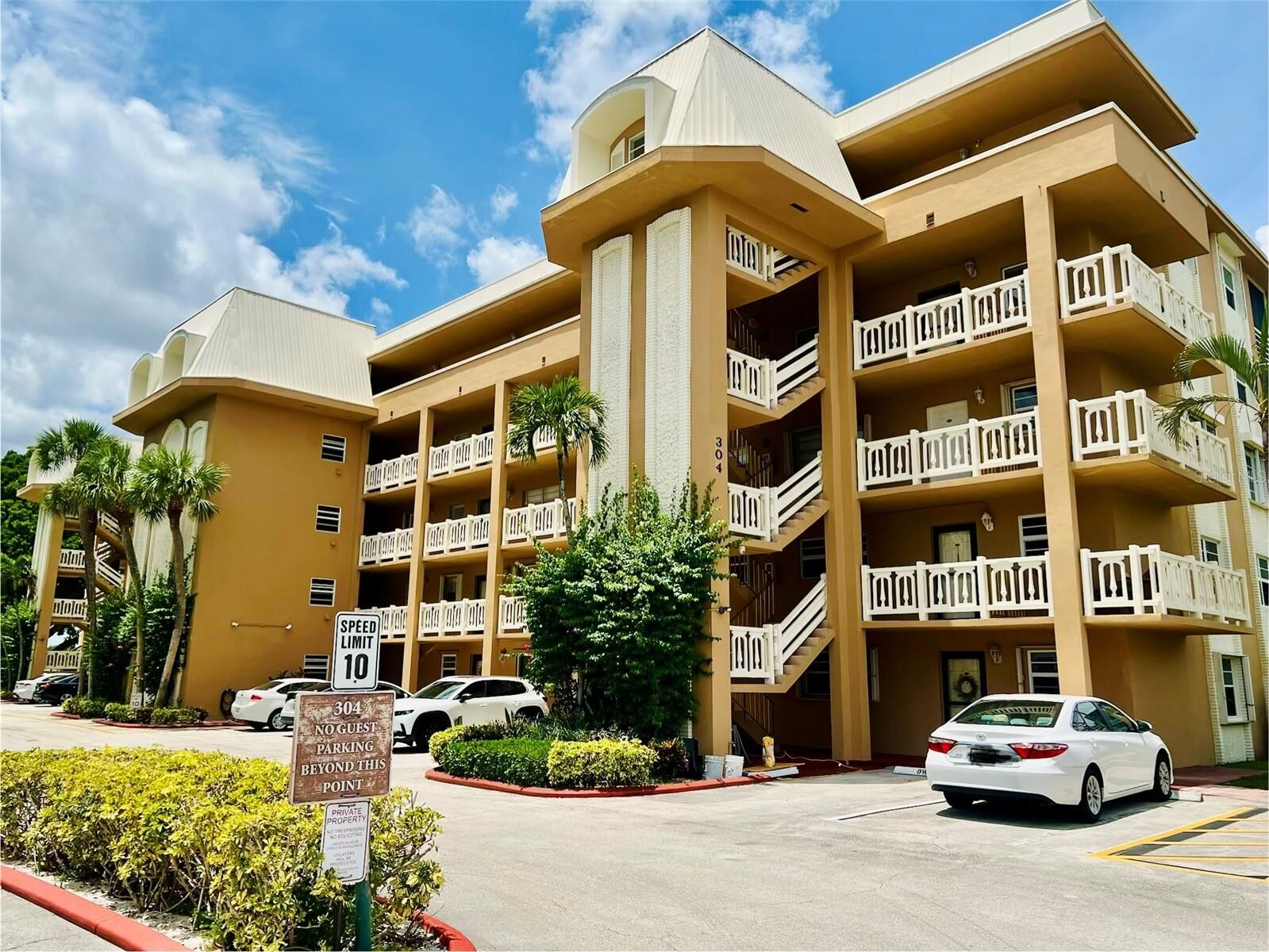 Property Photo:  304 Golfview Road Ph  FL 33408 